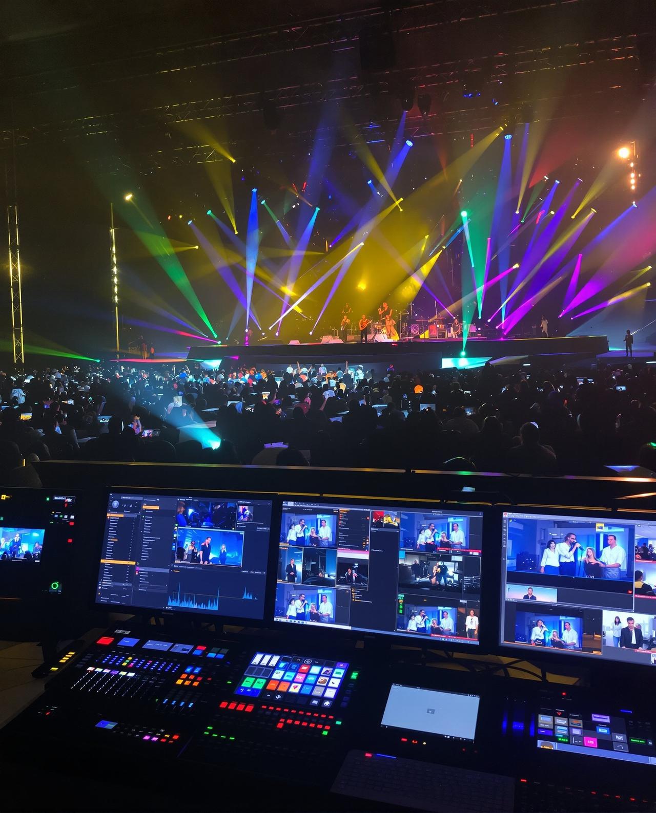 西瓜影视音乐节现场LIVE精剪的多机位后期合成工作场景